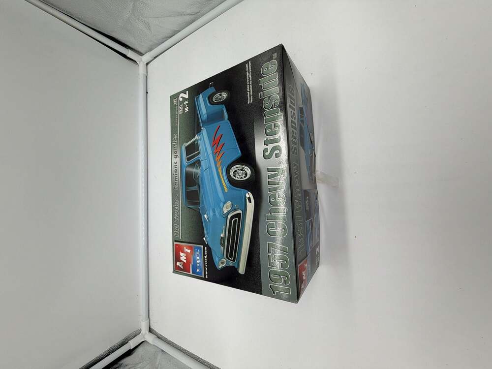 AMT Ertl 1957 Chevy Stepside 1:25 Scale Model Kit ( New Opened Box)